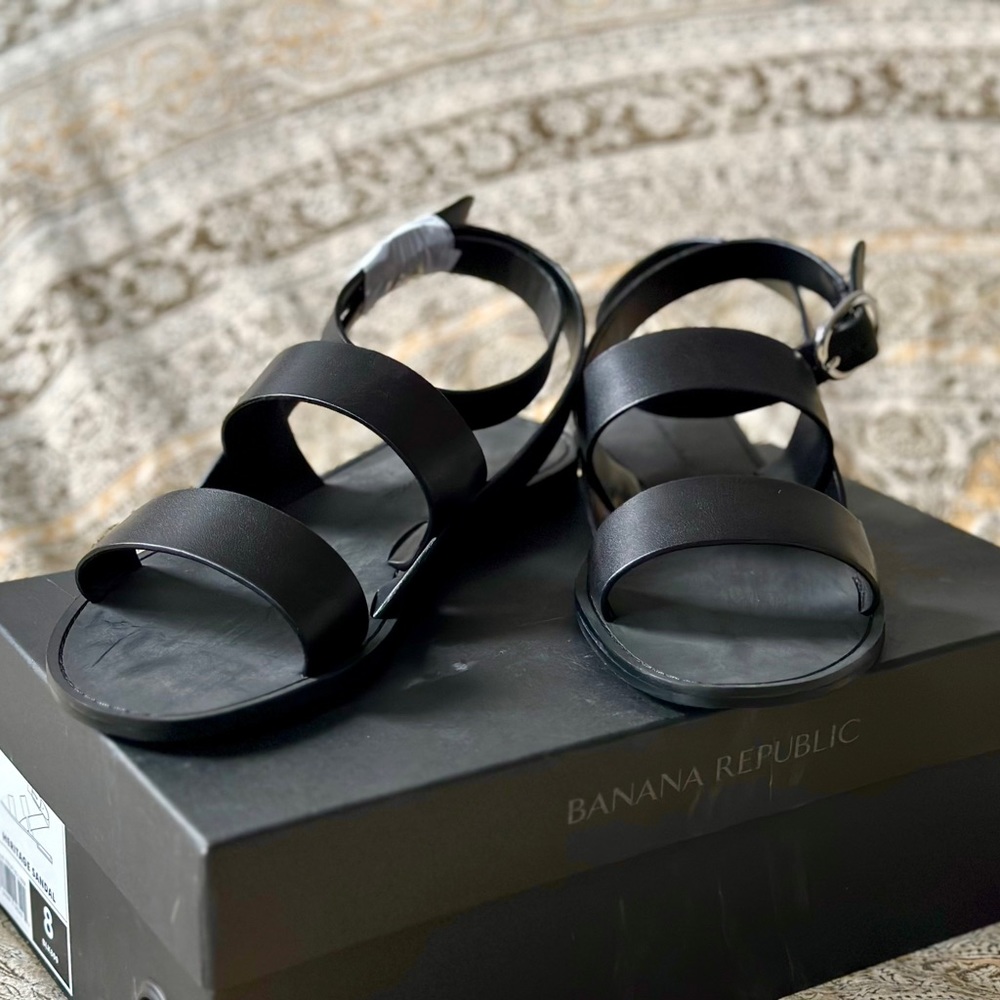 Black leather Banana Republic sandals